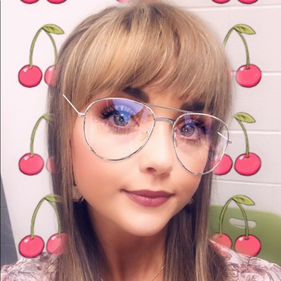 Meet your Posher, Taylor - Picture 2 of 4